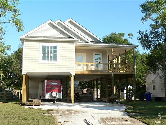 4th image of 140 NE 4th Drive