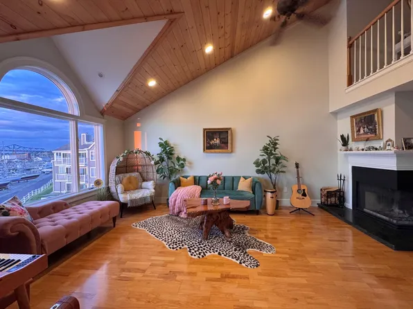700 Shore Dr #3-306, Fall River, MA 02721