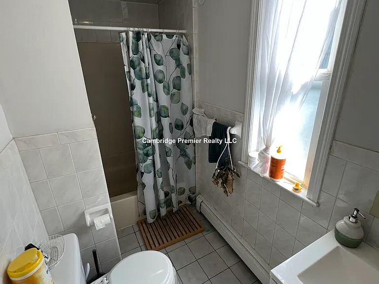 392 Washington St #4 — Photo 3