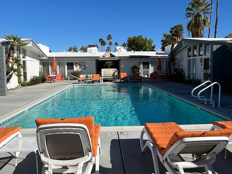 1647 S Andee Dr — Photo 2