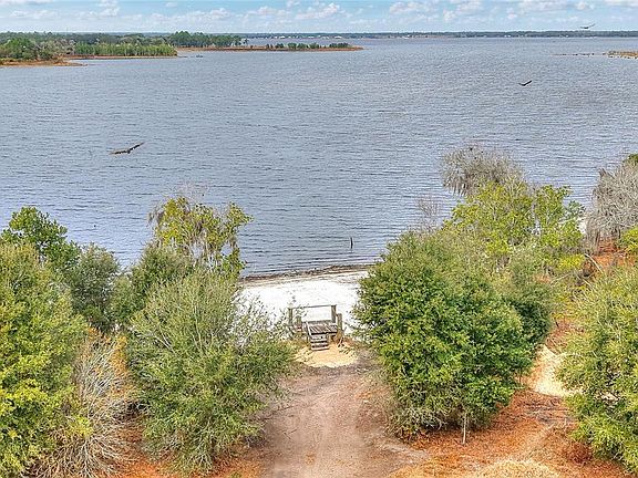 2nd image of Lake Buffum Rd E