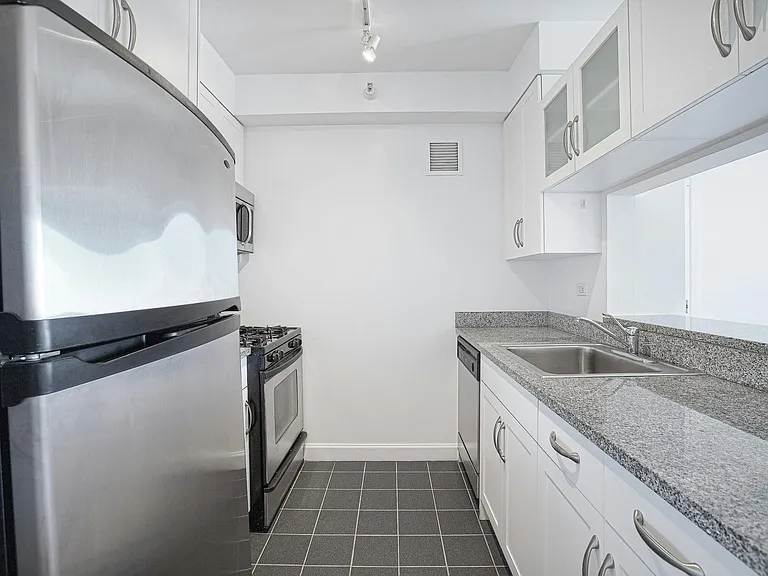 360 W 43rd St #S15E — Photo 2