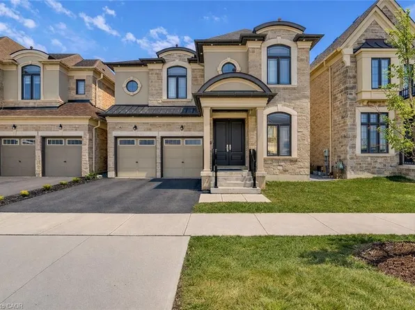 1252 Queens Plate Rd, Oakville, ON L6M 5M2