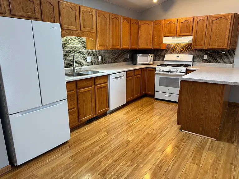 326 Brown Ct — Photo 13