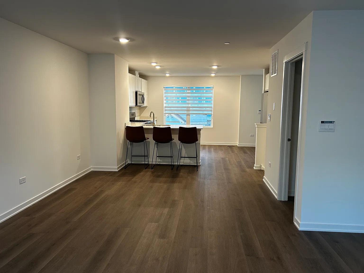 2 bed, 2.5 bath, 1651 sqft, $3,100 — Photo 3