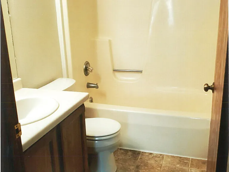 Point Woods Apartments — Photo 6