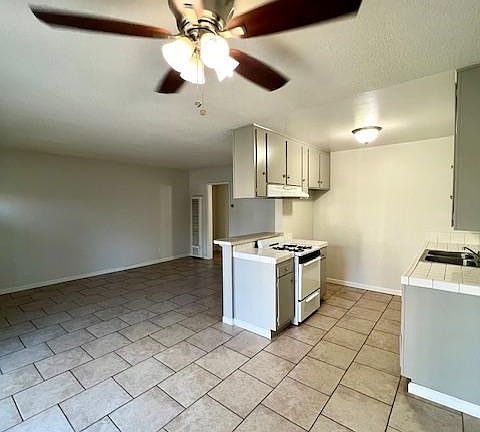 5th image of 1129 E Ocean Blvd APT 11