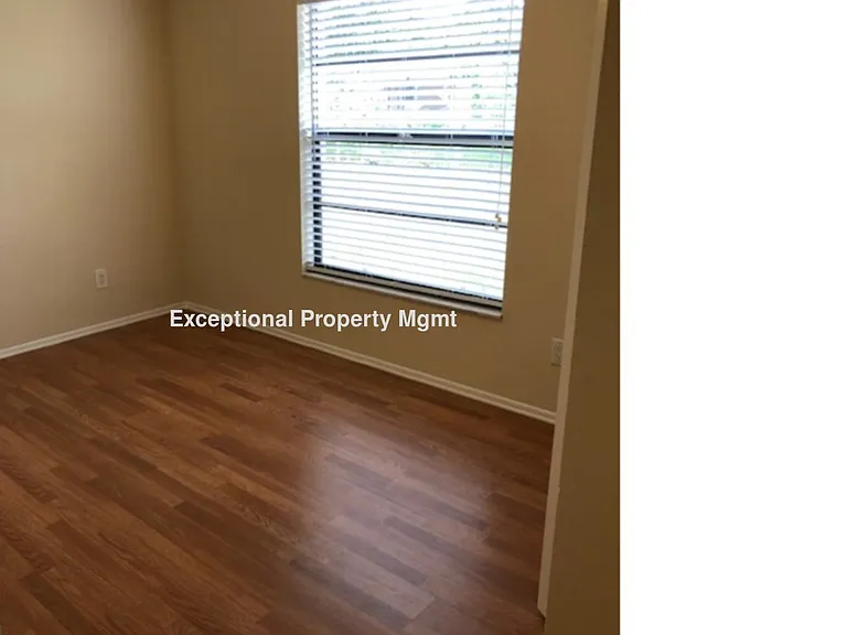 1715 SE 6th Ln — Photo 16