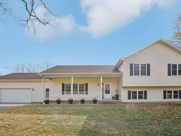 E11261 Birnam Woods Rd, Baraboo, WI 53913