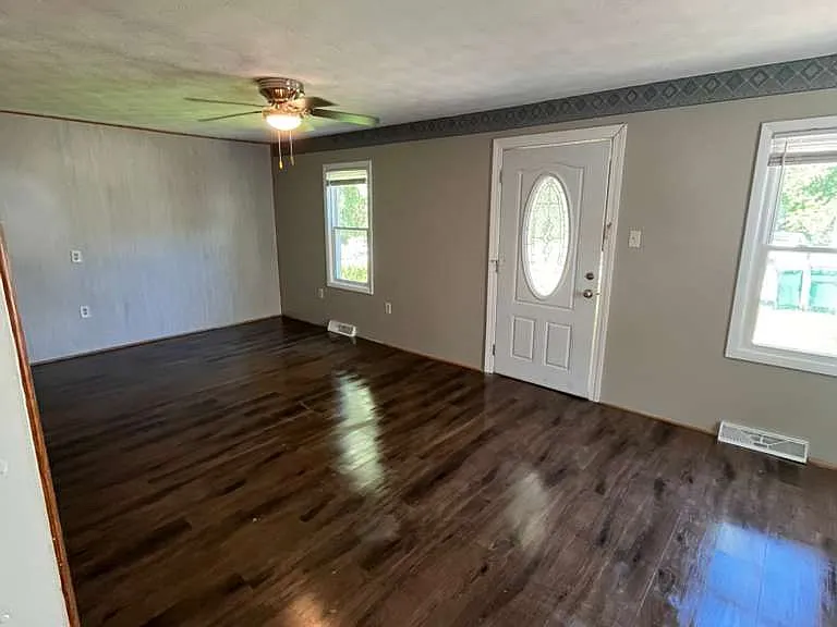 1047 N Dennis Ave — Photo 8