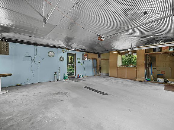3rd image of 6145 Parker Dr