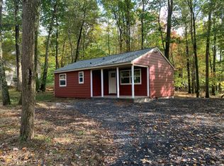 7704 Locust Ln, Cresco, PA 18326