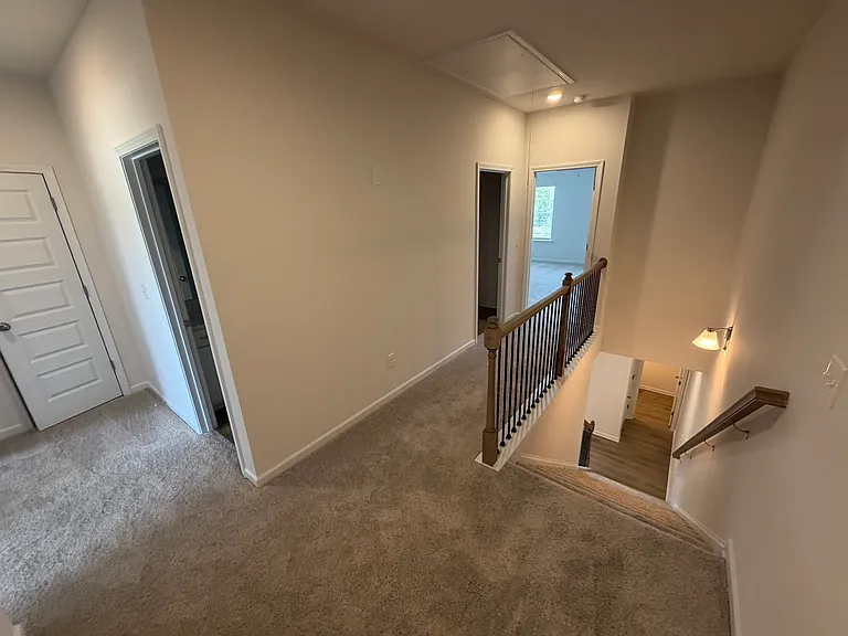 4913 Dresden Loop — Photo 17
