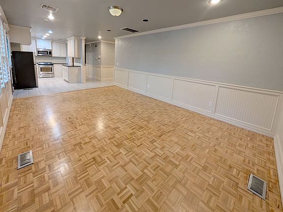 3rd image of 2517 Kings Way