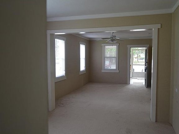 4th image of 904 N Knight St