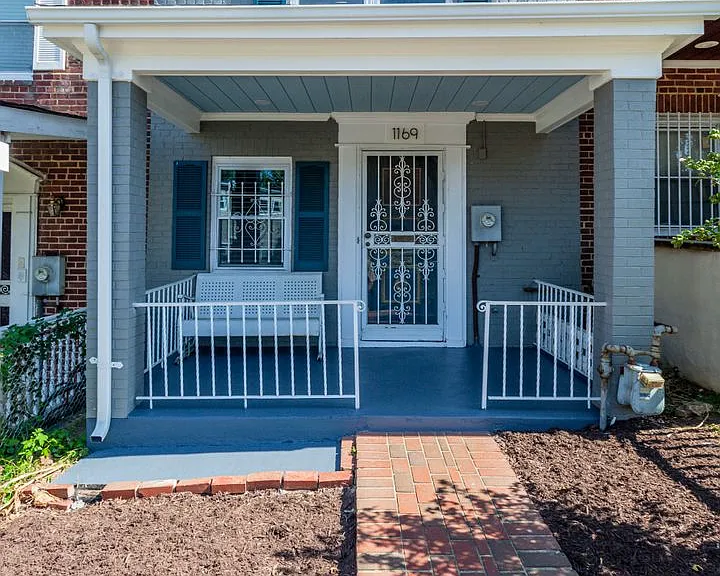 1169 Summit St NE — Photo 1