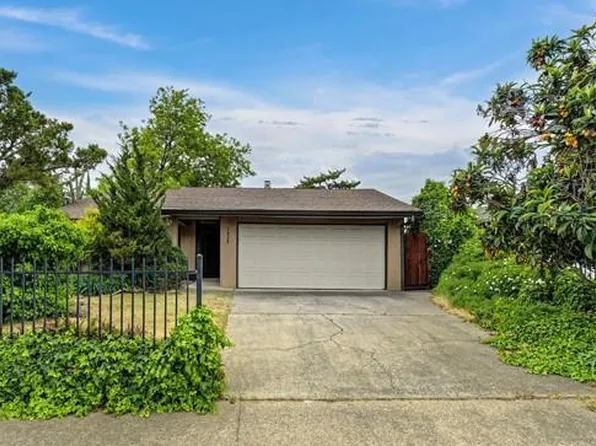 7828 Rockhurst Way, Sacramento, CA 95828