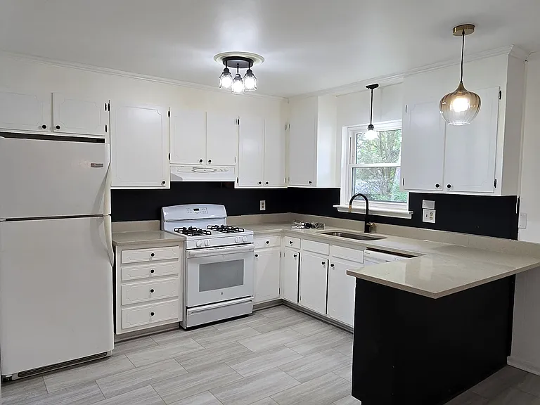 310 Cedarwood Ln — Photo 2
