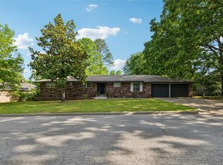 802 E Seneca St, Tahlequah, OK 74464