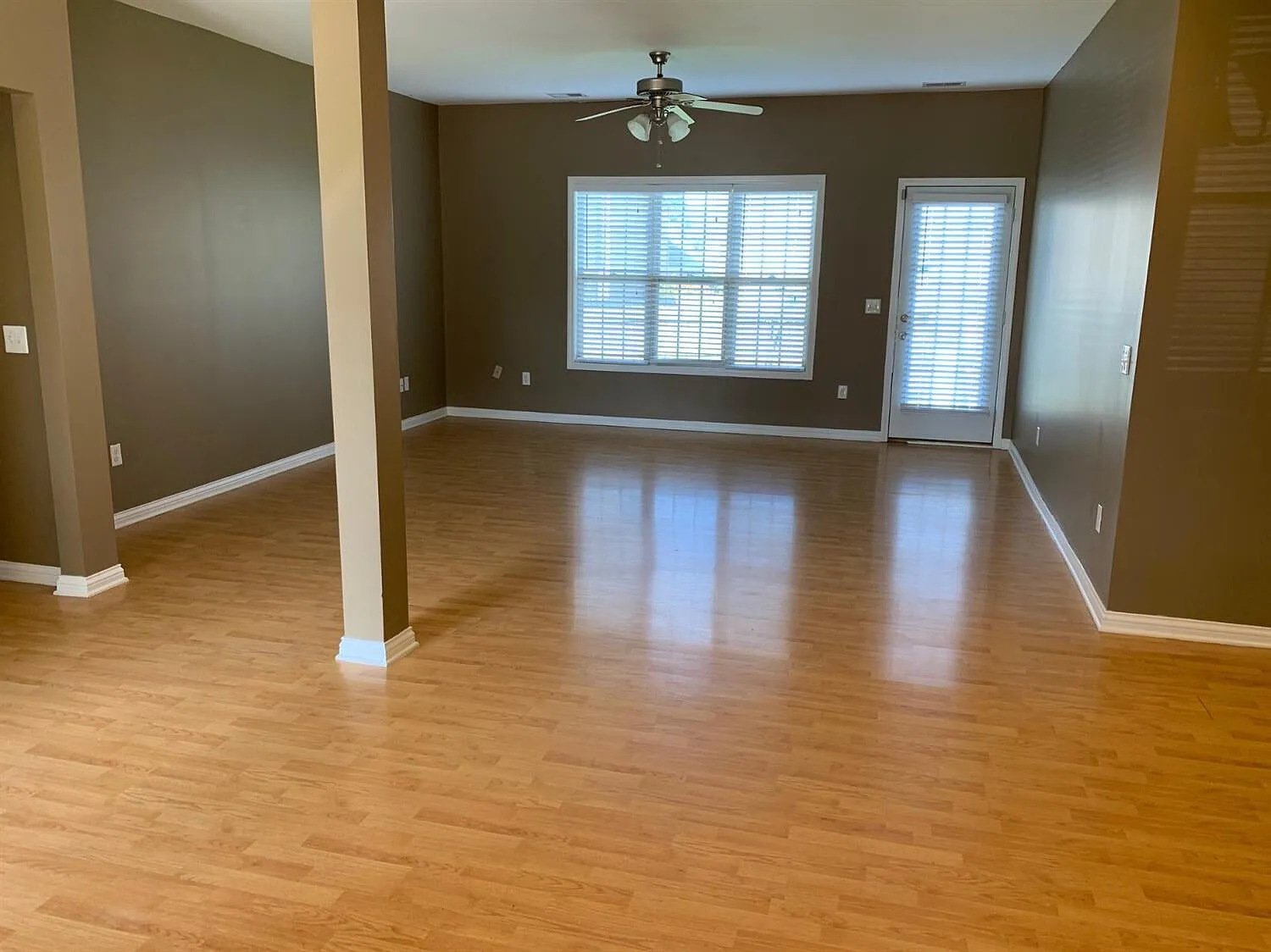 3 bed, 2.0 bath, 1885 sqft, $2,200 — Photo 3