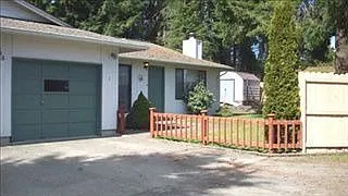 915 N Harding Rd photo 1