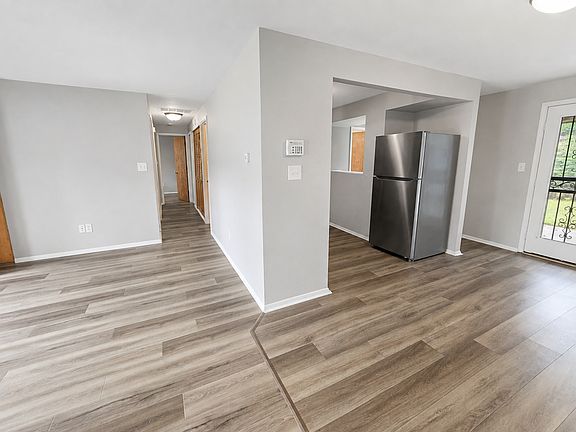 5th image of 1561 Stouder Dr