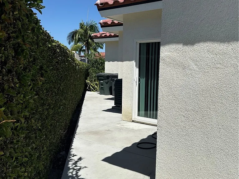 5272 Barcelona Cir — Photo 26