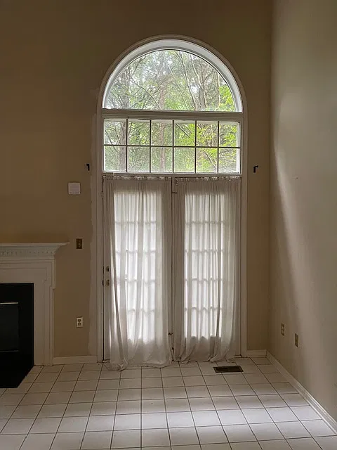 3 bed, 2460 sqft, $2,500 — Photo 4