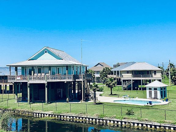 5th image of 3241 Gulf Castle Dr