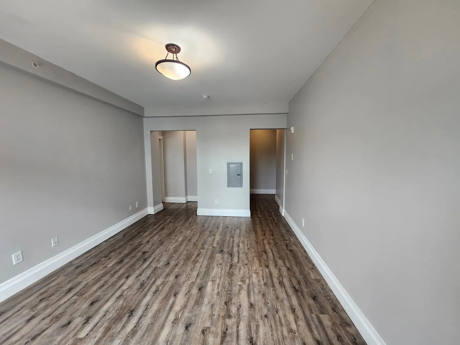 105 N Grove St — Photo 3