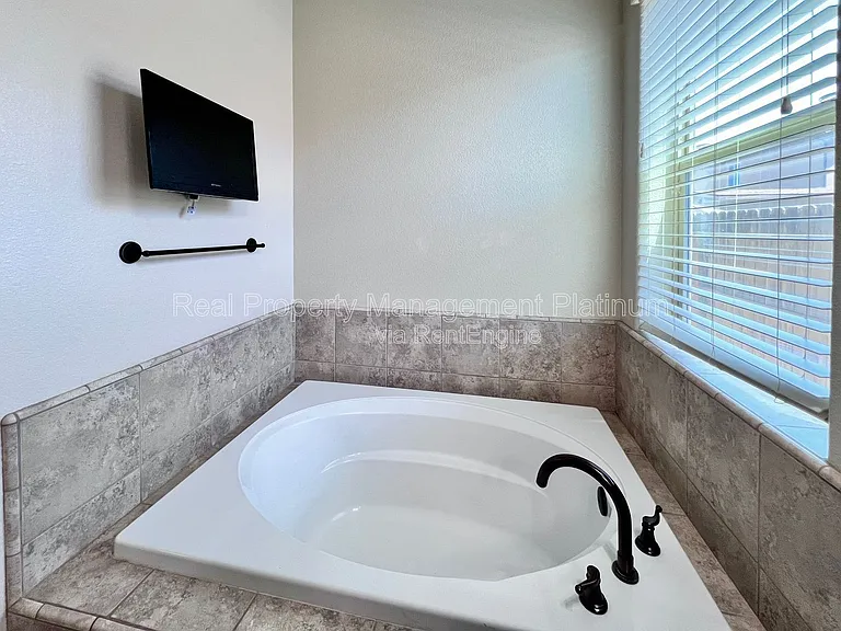 5893 E Laurite Ave — Photo 6