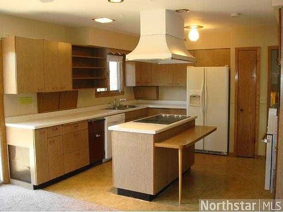 4th image of 2025 Thompson Ave