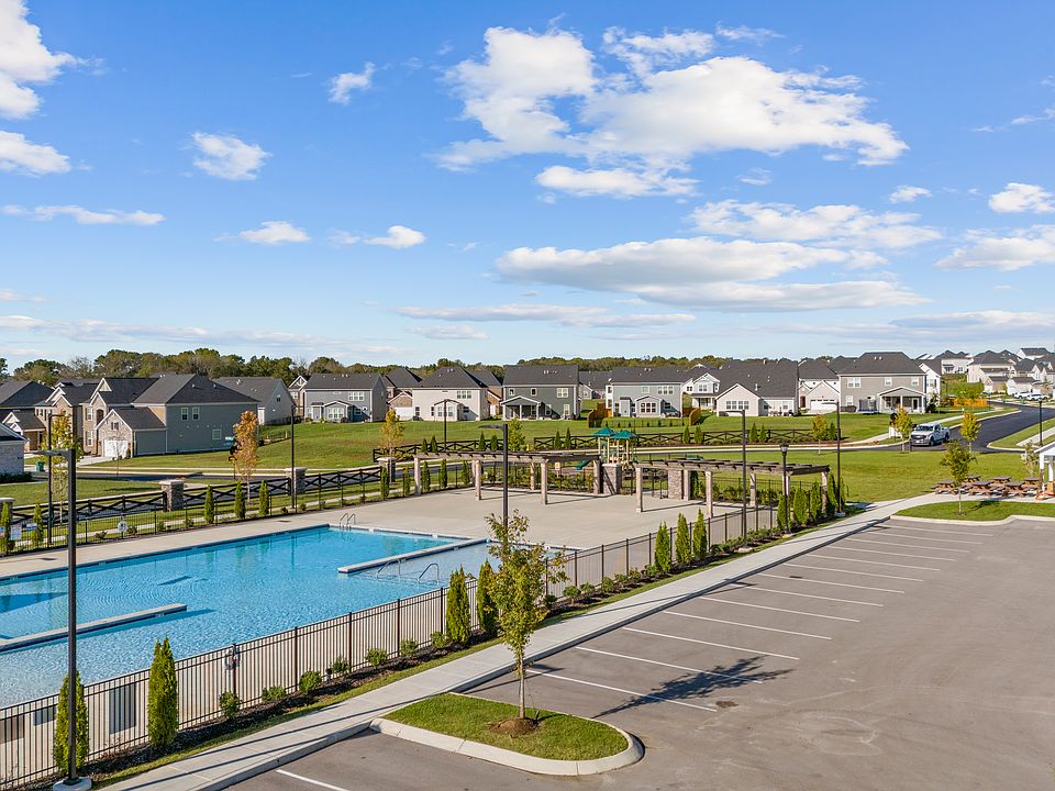 The corner lot home, stunning view which facing to the mountain and wood backyard, beautiful gym, clubhouse and swimming pool, plenty of parking. Highway access, Great school zone!