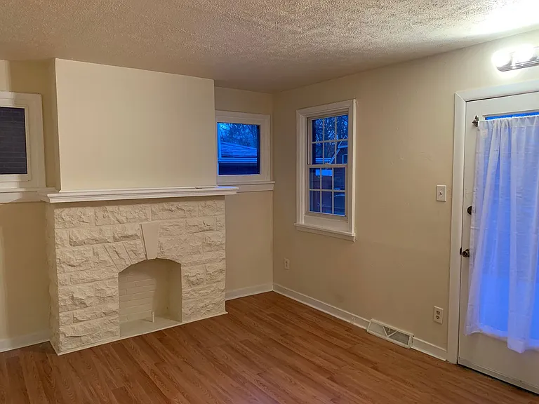 Beautiful One Bedroom in Swissvale!! — Photo 19