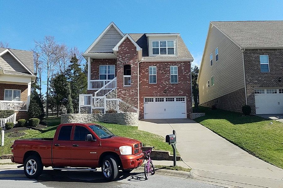 1st image of 649 Nevins Pl