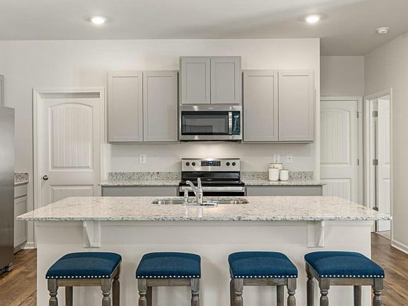 4th image of 63 Oaktree St