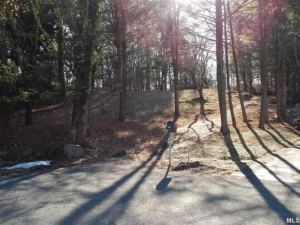 1st image of 20 Holland Ln