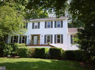 18 Carrollton Rd, Sterling, VA 20165