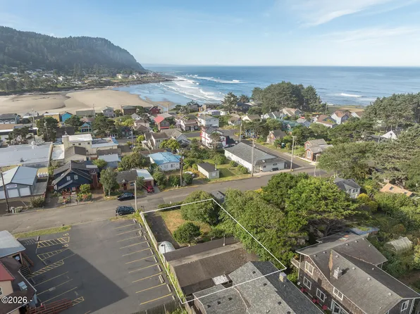 207 W 3rd St, Yachats, OR 97498