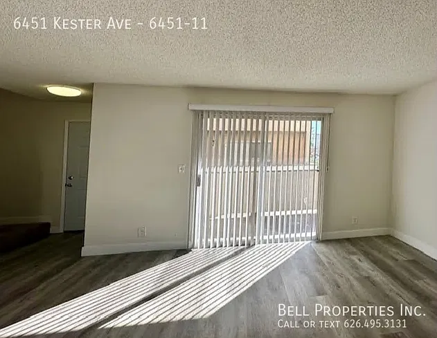 VN Kester Ave, 2 Bedroom, 2.5 Bath — Photo 2
