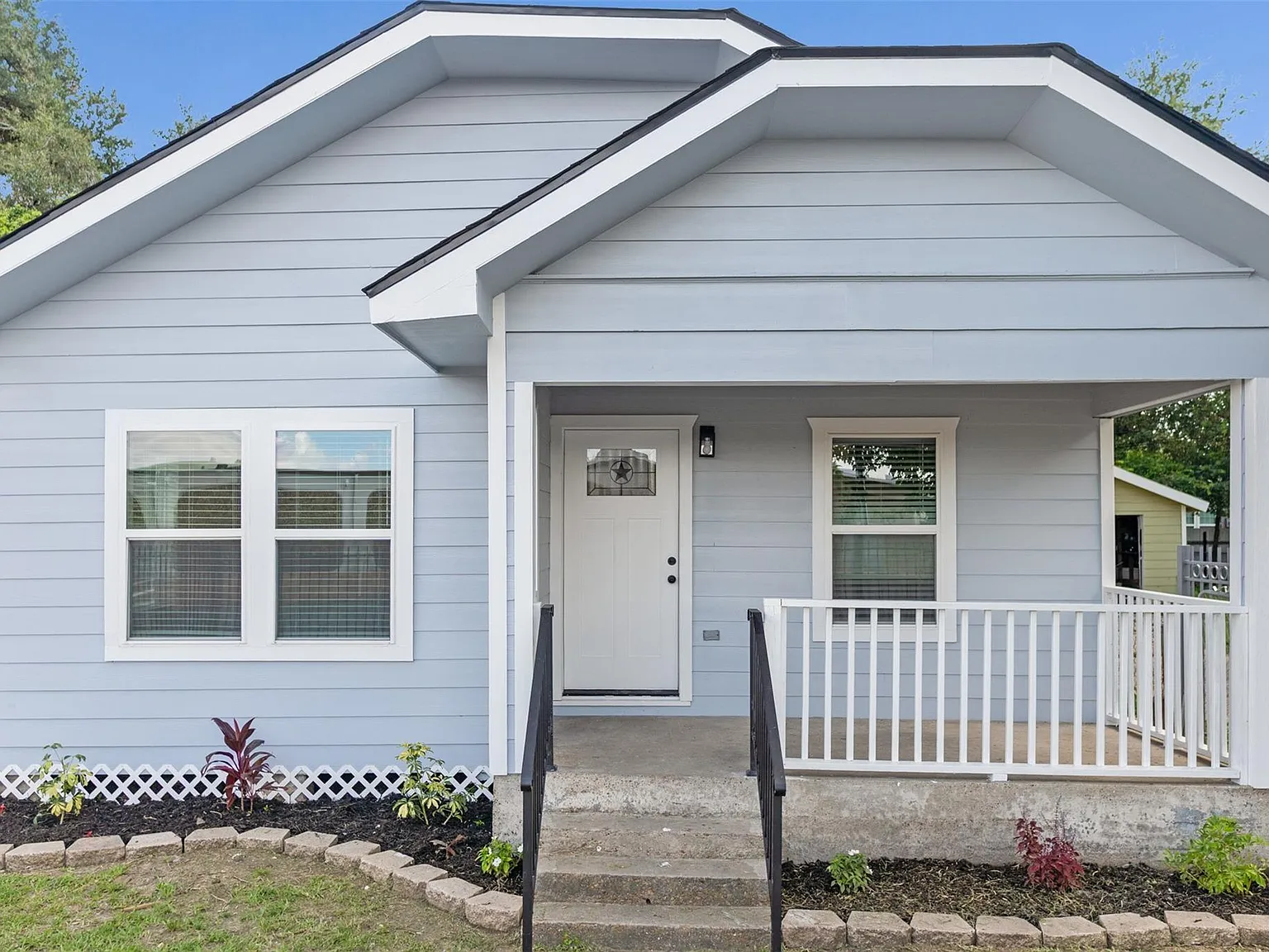 2 bed, 1.0 bath, 802 sqft, $1,450 — Photo 2