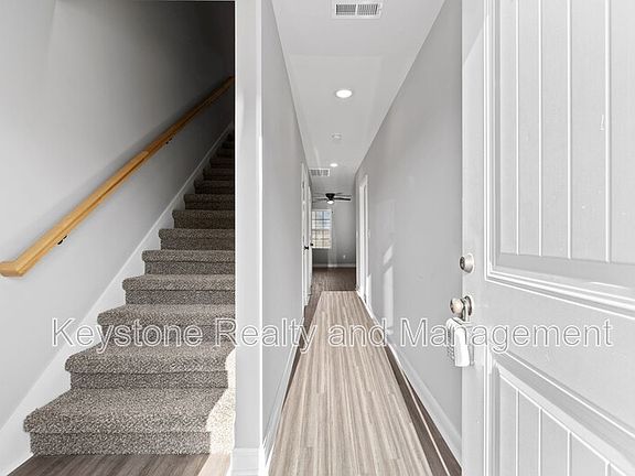 2nd image of 580-405 Heritage Pointe Dr