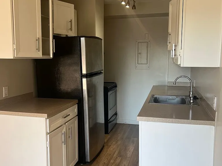 2020 Building — Photo 29