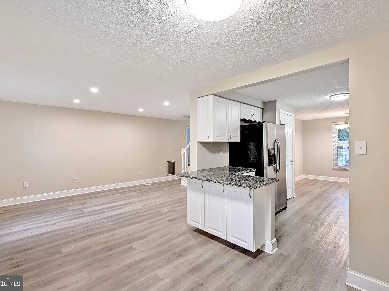 4 bed, 3.5 bath, 2084 sqft, $3,300 — Photo 2