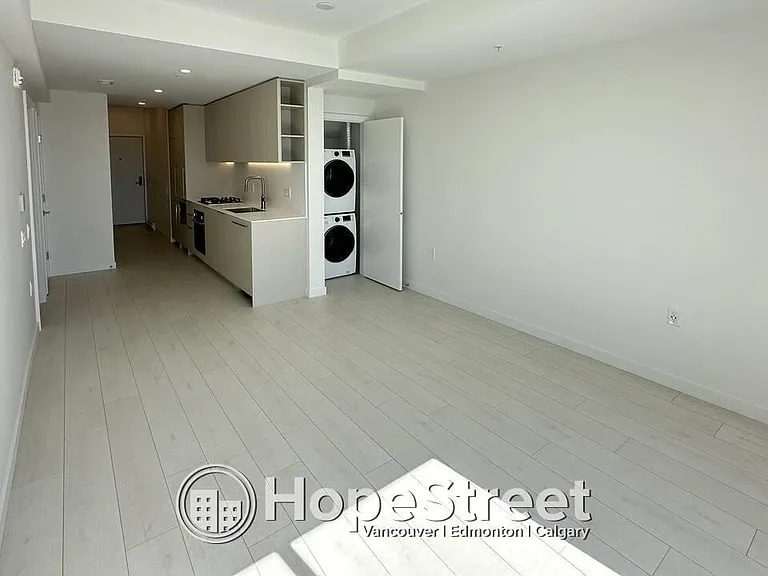 1120 Georgia St E — Photo 9