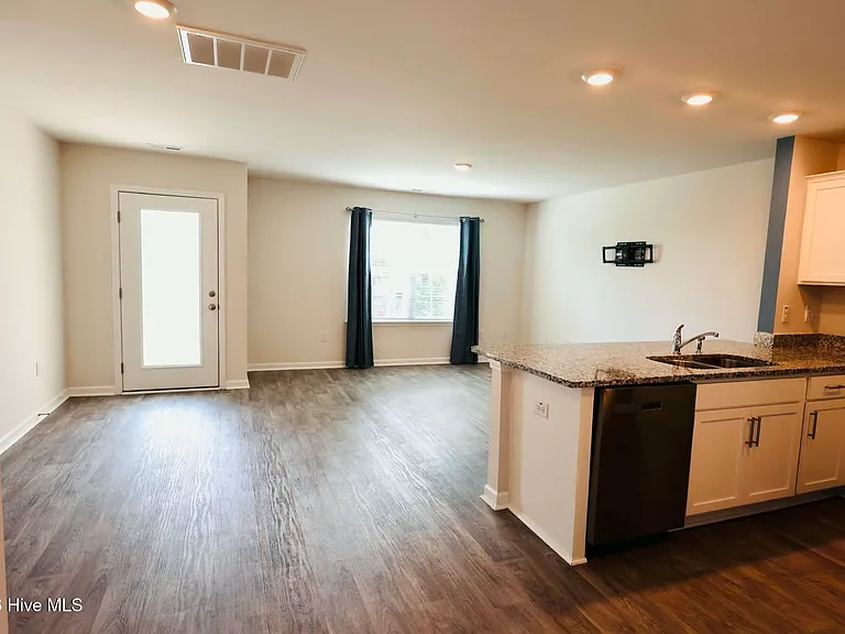 2109 Gracie Ln — Photo 34