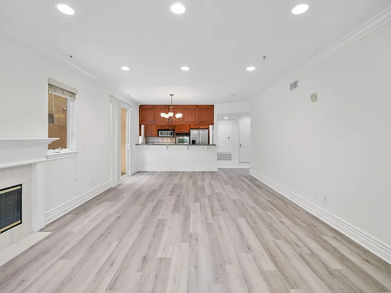 2306 Fox Hills Dr #103 — Photo 10