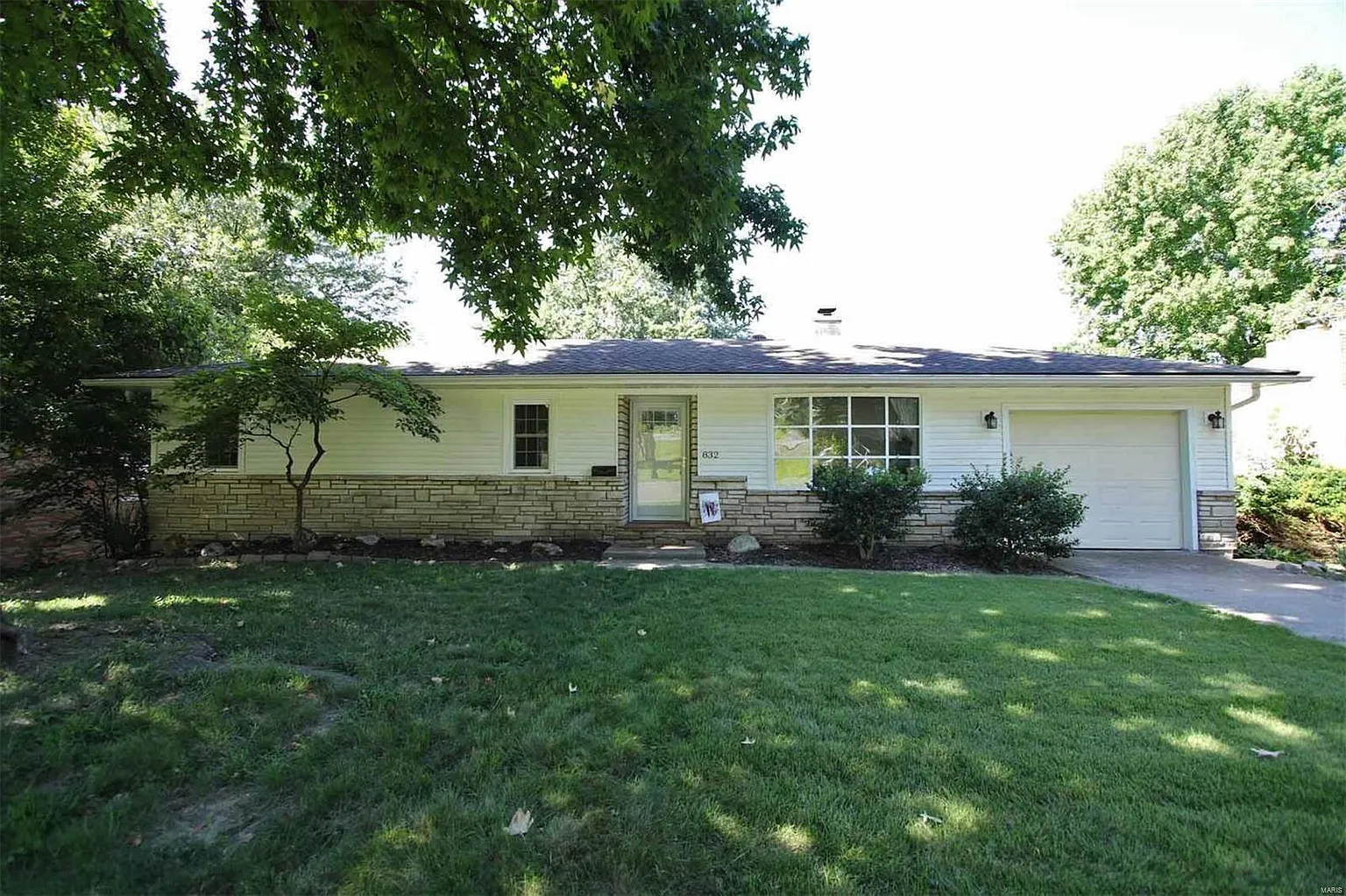 832 Bee Tree Ln photo 1