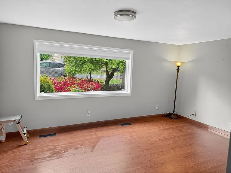 8900 32nd Ave NE — Photo 3
