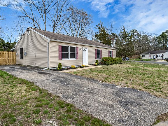 3rd image of 28 Lakeview Dr